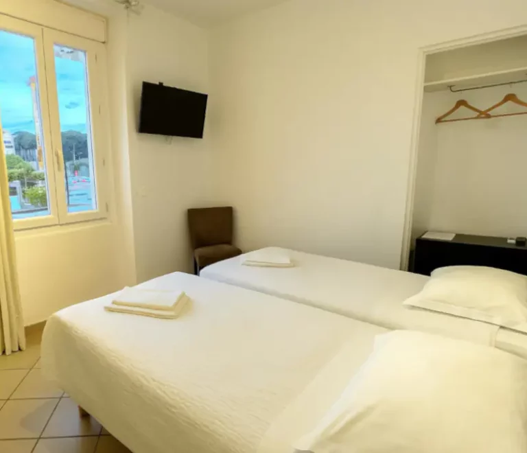 Chambre double twin avec lits séparés Hôtel La Cigale à La Croix-Valmer Golfe de Saint-Tropez