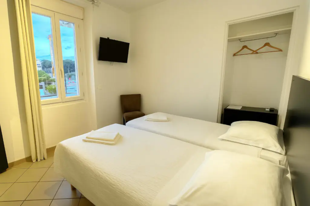 Chambre double twin avec lits séparés Hôtel La Cigale à La Croix-Valmer Golfe de Saint-Tropez