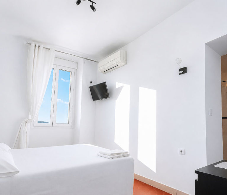 Chambre vue Hôtel la cigale